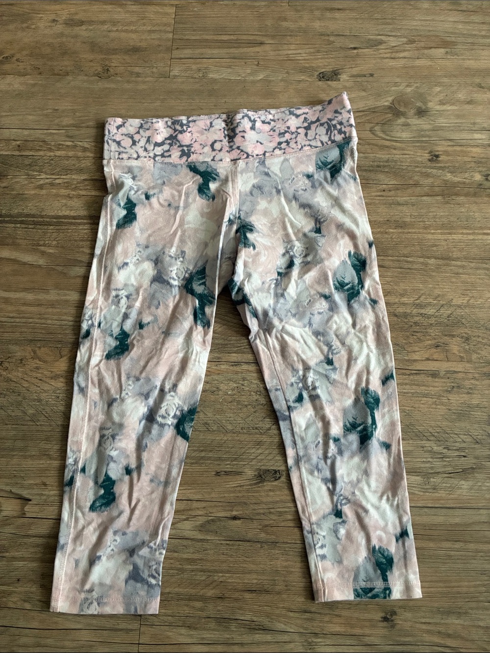 Victoria Secret Pink Floral-Print Capri Leggings